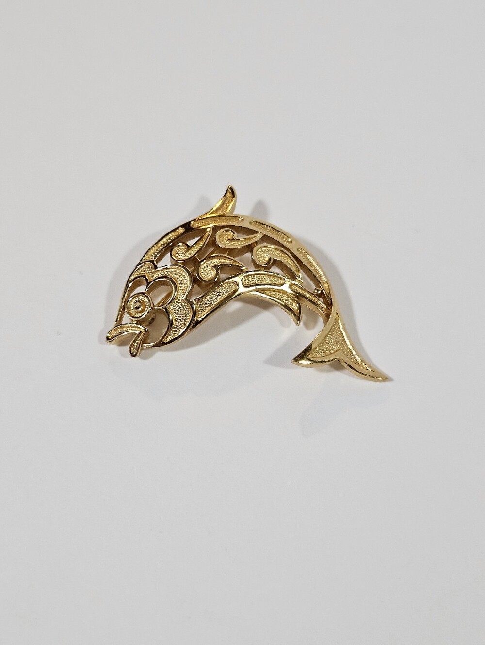 Vintage Crown Trifari Signed Gold Tone Textured Openwork Leaping Fish Brooch Pin